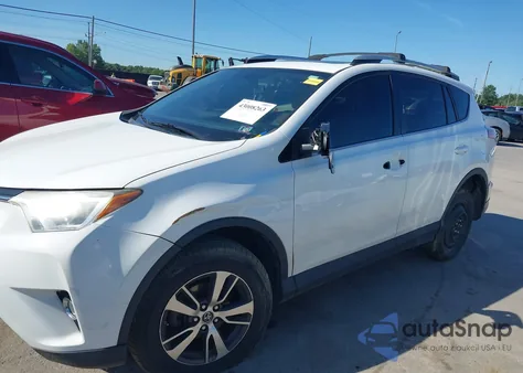 2016 Toyota Rav4 Xle z USA, uszkodzony, nr VIN 2T3RFREV3GW486582